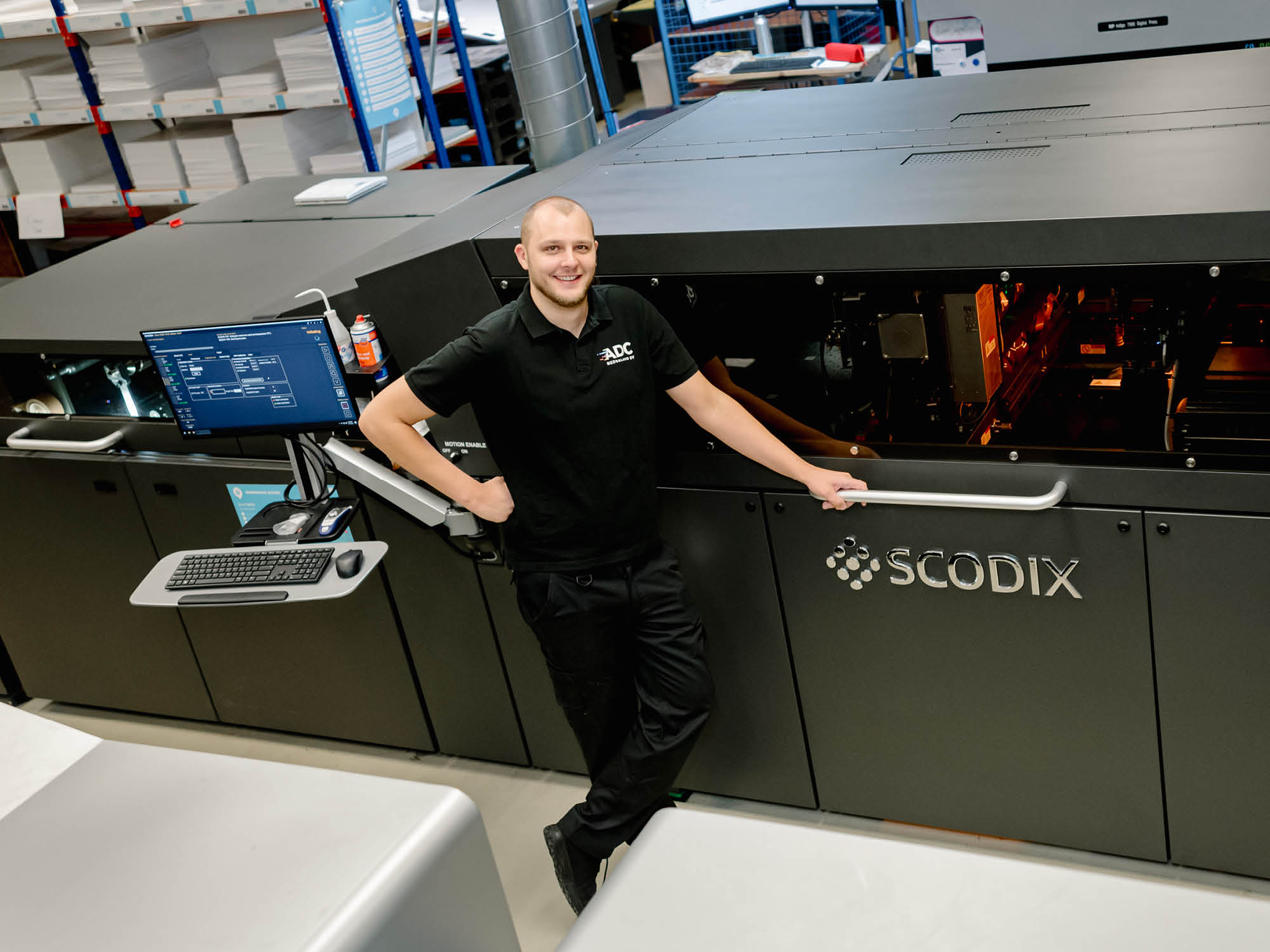 Persbericht: ADC Nederland breidt machinepark uit met een Scodix Ultra 2500 SHD Pro